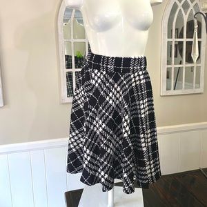 Stretchy plaid black and white mini skirt